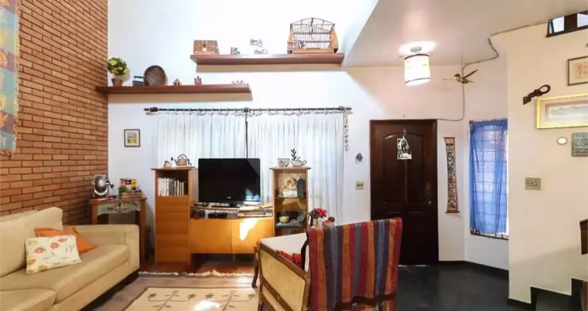 Casa térrea com 3 quartos à venda em Jardim Ester Yolanda - SP