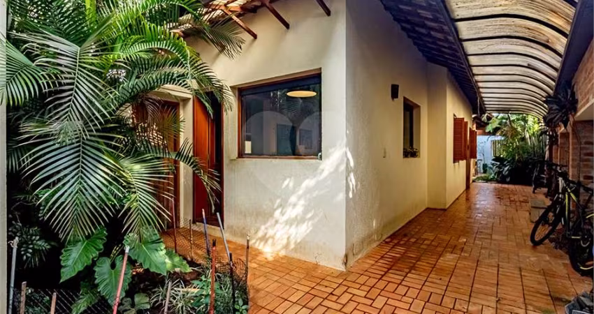 Casa térrea com 3 quartos à venda em Alto Da Lapa - SP