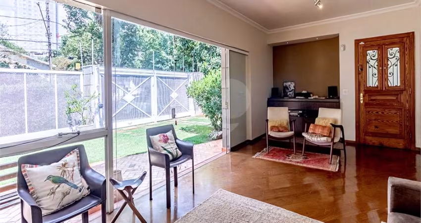 Casa térrea com 3 quartos à venda ou para locação em Butantã - SP