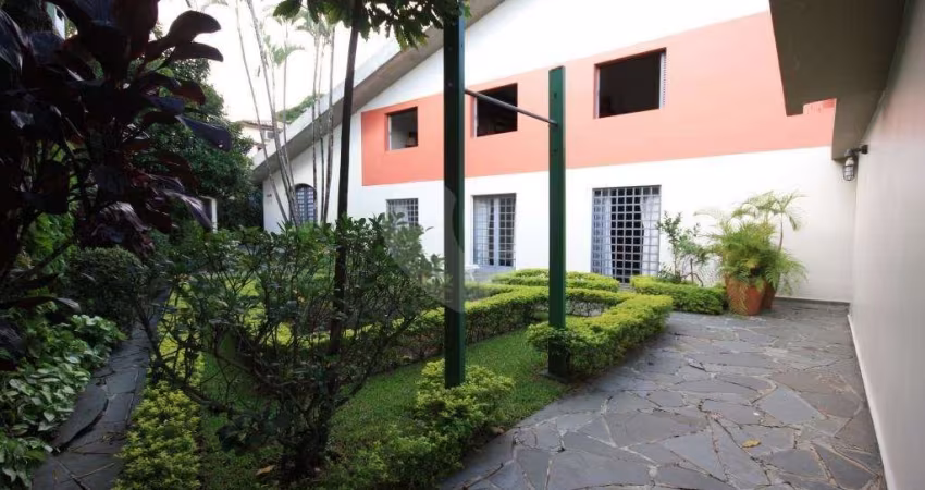 Sobrado com 4 quartos à venda em Alto De Pinheiros - SP