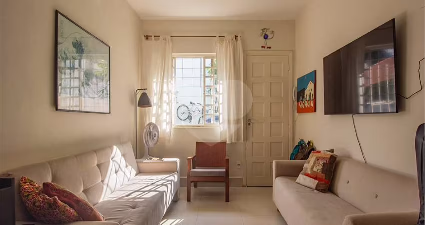 Casa de vila com 2 quartos à venda ou para locação em Alto De Pinheiros - SP