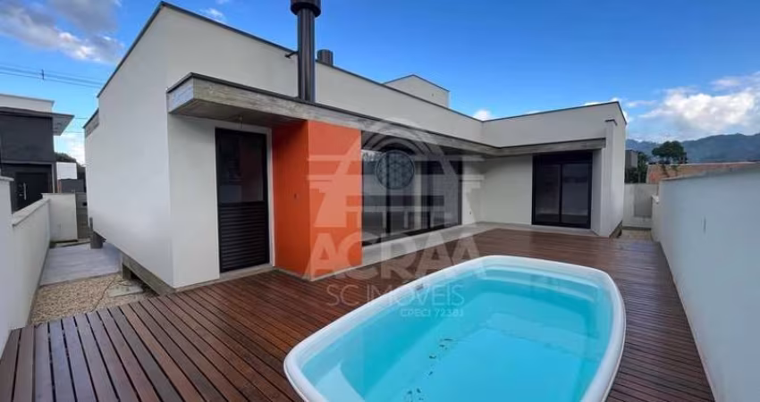 Casa nova com 3 quartos, piscina e área de festas na Guabiruba