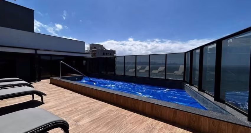 Este lindo apartamento com 3 suítes no litoral Catarinense .