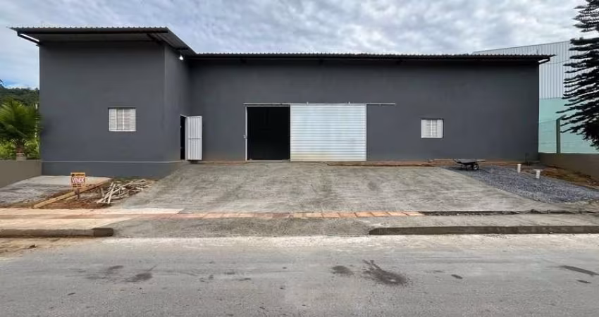 Galpão de 210 metros para venda no bairro Bateias