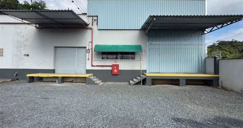 Galpão com 1.100m2 total  com 2 docas E MUITO MAIS !!