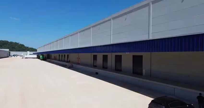 Galpão novo com 51.000m2 com docas em condomínio logístico em Itajaí