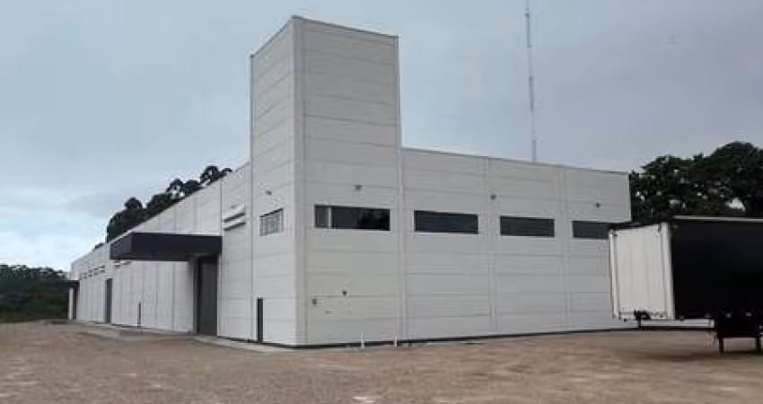 Galpão com 2.435m2 novo com docas para locação em Tijucas - SC