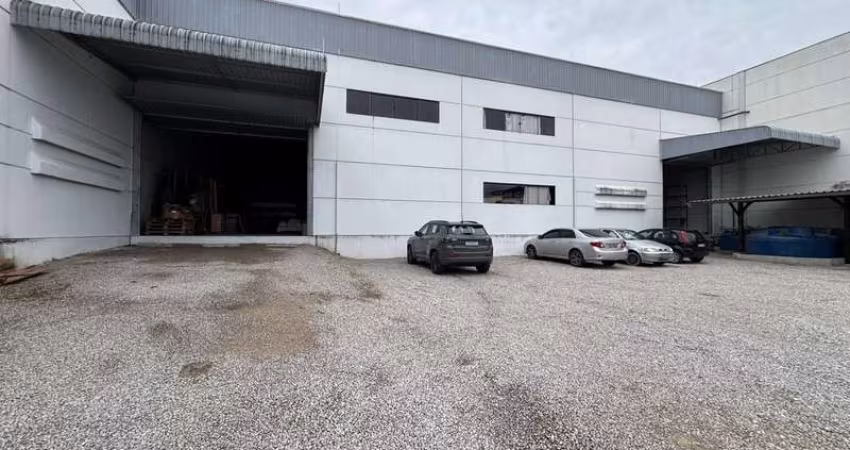 Galpão com 650m² total com mezanino e transformador,Brusque-SC