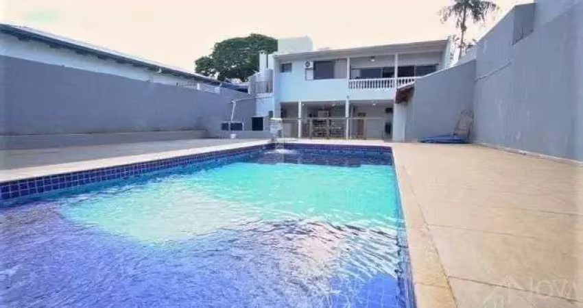 Casa à venda em Maringá, Zona 04, com 5 quartos, com 340 m² de construção, 630 m