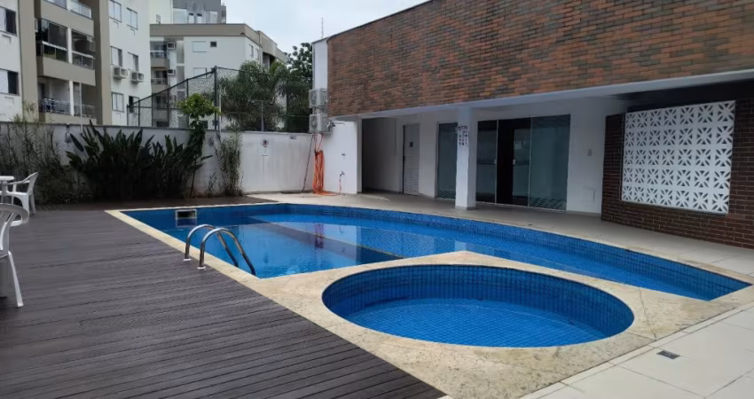 Apartamento a venda com 2 quartos, sendo uma suíte e 2 vagas de garagens no bairro Itacorubi em Florianópolis/SC