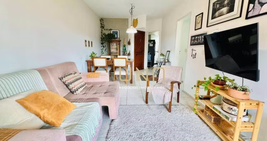Apartamento de 03 quartos no bairro da Agronômica, 02 vagas de garagem.