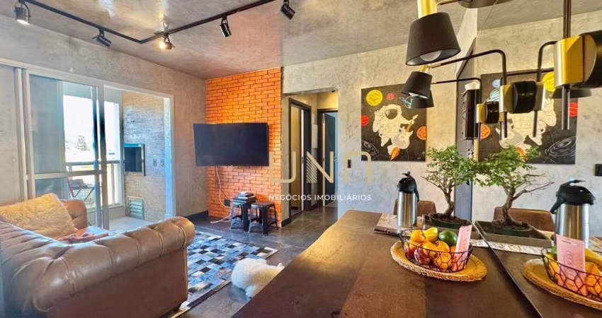 Lindo apartamento de 02 quartos, sacada com churrasqueira e vaga de garagem.