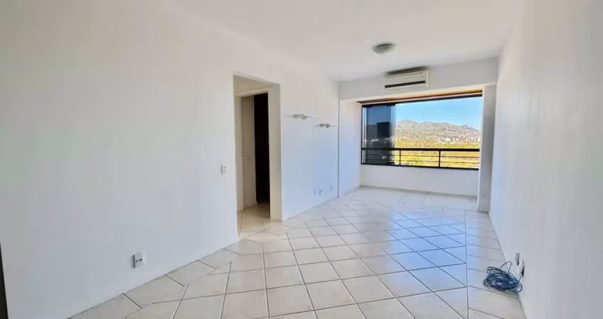 Apartamento no itacorubi com vista para o jardim botânico, dois quartos e uma vaga de garagem.