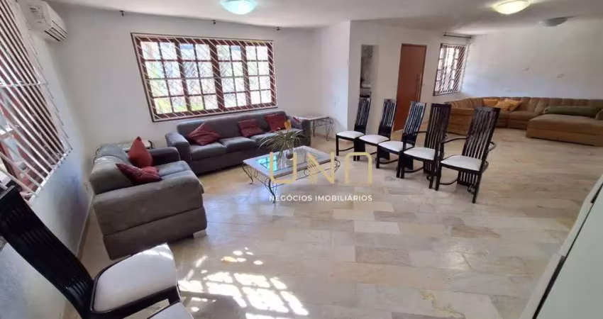 Casa com 03 quartos sendo uma suíte, vaga de garagem, localizada no parque são jorge.