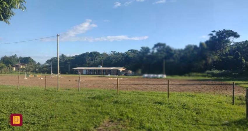 Excelente terreno, próximo ao trevo de Vargem Grande