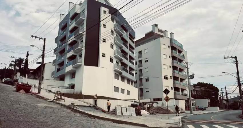 Cobertura duplex, 3 dormitórios, 1 suíte, sala espaçosa, varanda com churrasqueira