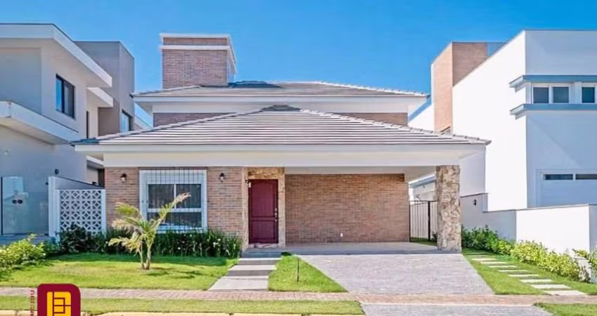 Casa em Condomínio Fechado - Morro das Pedras - Pé na Areia