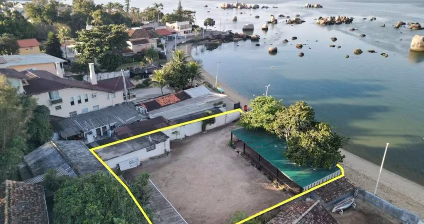 Terreno com 683,35 m² de área, escriturado, na Praia das Palmeiras