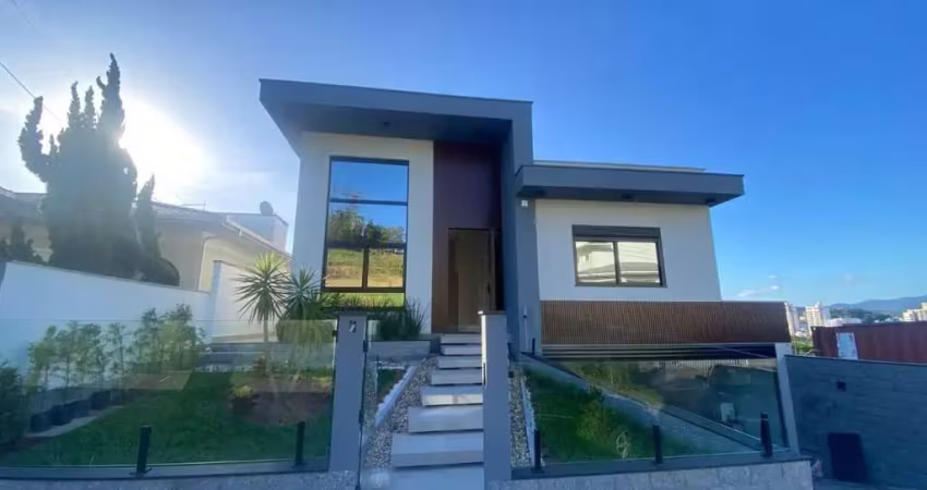 Casa com 03 dormitórios sendo 02 suites no bairro pedra branca em palhoça