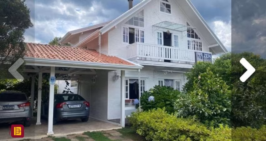 Casa Residencial em Centro