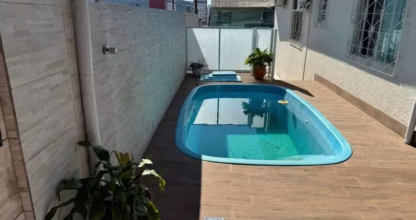 Casa com 3 dormitórios com 112 m² privativos, piscina, no bairro Ipiranga
