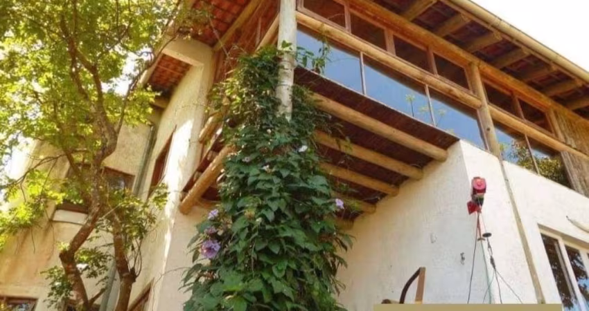 Casa estilo loft com vista panorâmica em Sambaqui - 3 quartos - 196 m²