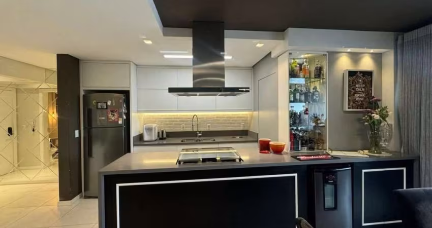 APTO DE 3 DORM. COM SUITE, LINDAMENTE MOBILIADO NA ILHA DE FLORIANOPOLIS