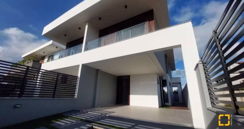 Casa à venda próximo ao mar no Jardim Campeche em Florianópolis