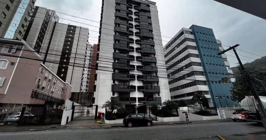 Apartamento no Centro de Florianópolis, 3 dorm. 2 suítes, 02 gar.
