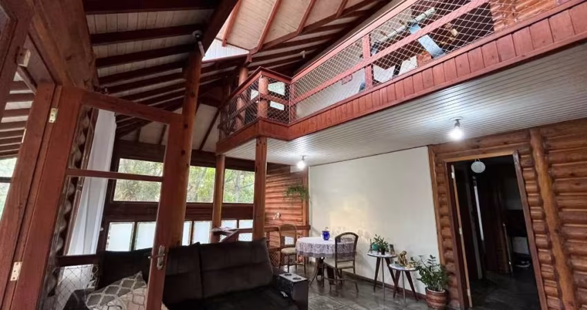 Casa a Venda de 3 dormitórios ( 1 Suíte) Bairro Sambaqui - Florianópolis SC