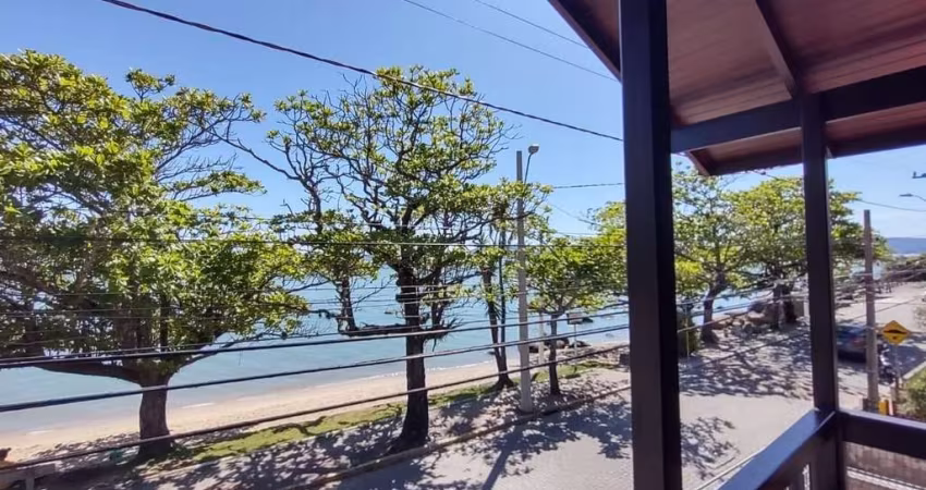 BROGNOLI VENDE - CASA RESIDENCIAL COM 4 DORMITÓRIOS, SENDO 2 SUÍTES, VISTA MAR - STO. ANTÔNIO