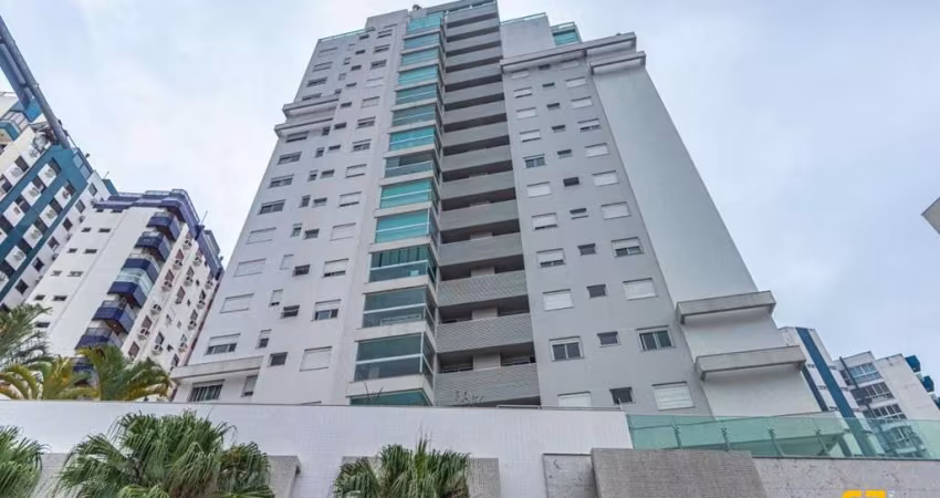 Apartamento mobiliado com 2 suítes à venda, no Centro de Florianópolis