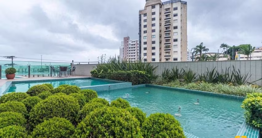 Apartamento com 2 suítes à venda, no Centro de Florianópolis