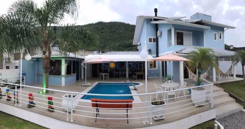 Casa em Santo Antônio Área de 1750 metros