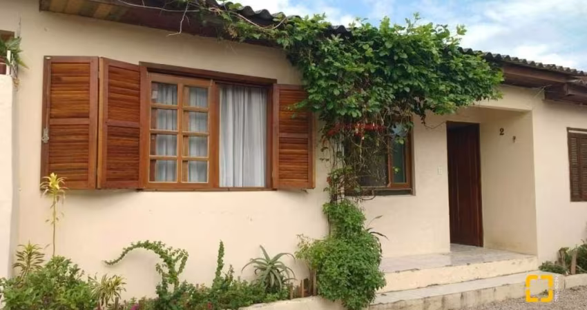 BROGNOLI VENDE- Casa de 2 dormitórios em residencial familiar nos Ingleses
