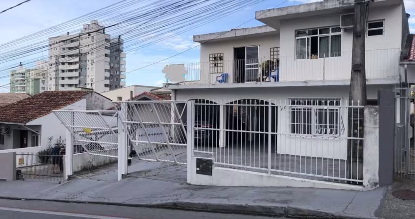 Duas Casas em uma em Barreiros - São José-SC.