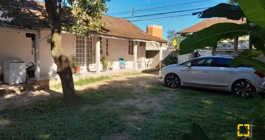 BROGNOLI VENDE- CASA RESIDENCIAL NO BAIRRO DE SAMBAQUI