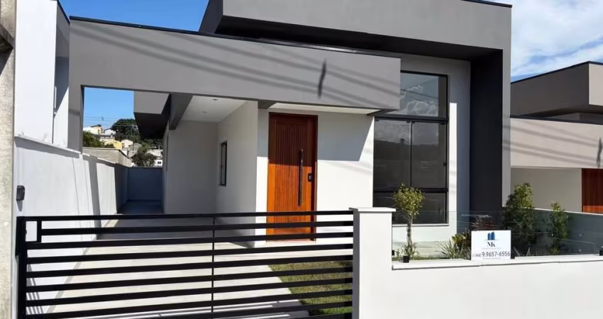 Linda Casa à Venda em Potecas - São José/SC
