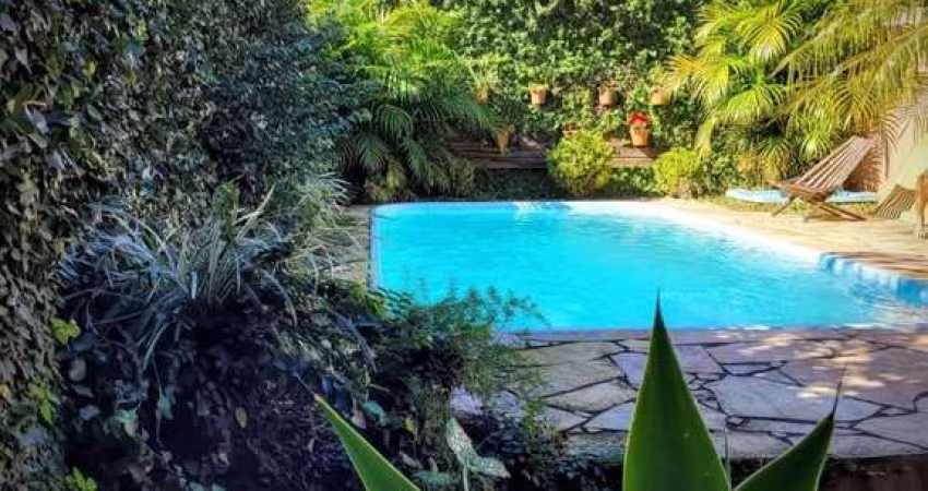 CASA MOBILIADA 2 DORMITÓRIOS E PISCINA NO BAIRRO CAMPECHE