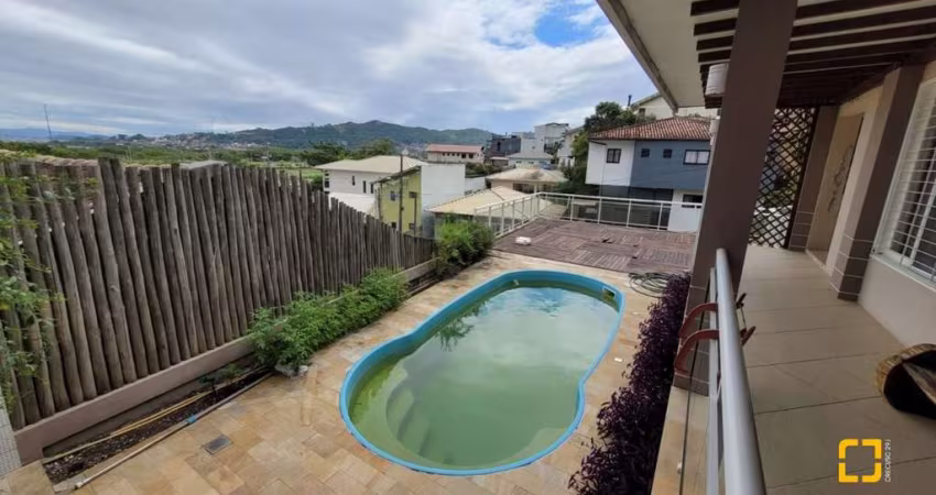 Casa com 3 quartos, com Piscina e escritura pública em Florianópolis.