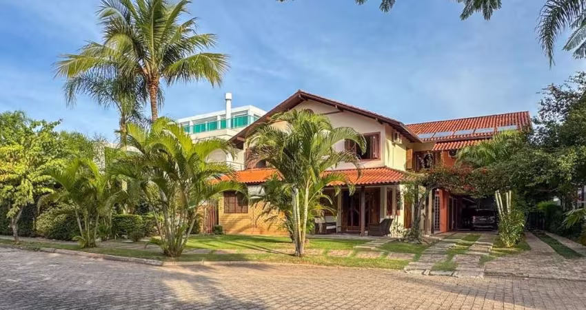 Morar ou investir? Casa a poucos passos da praia de Jurerê Internacional