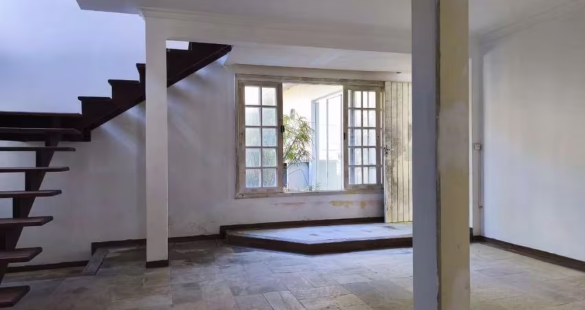 Casa com 437 m² terreno - Bairro Pantanal