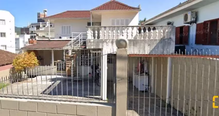 Casa com 5 dormitórios na Trindade - Florianópolis
