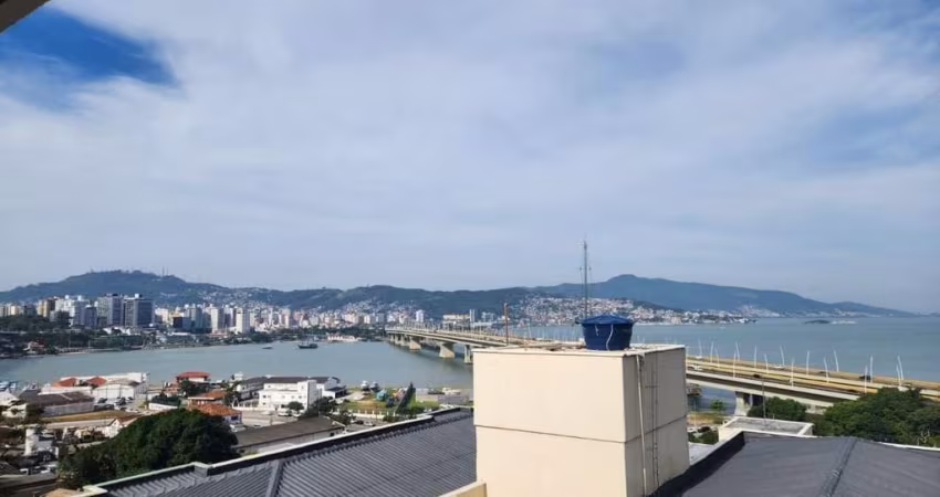 Apartamento com 3 dormitórios no Estreito com vista para o mar