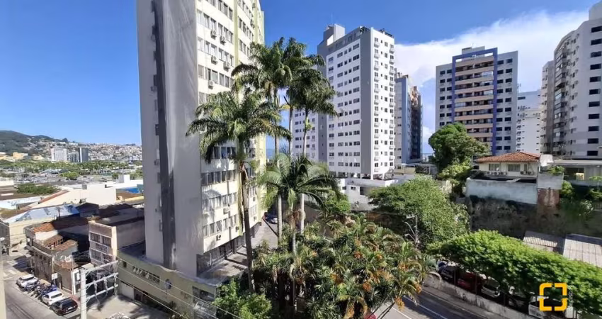 Apartamento dois dormitórios no centro de Florianópolis