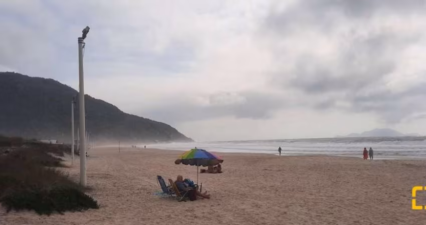 Confortável Apartamento com 3 suítes a 500 m da praia dos Ingleses em Florianópolis