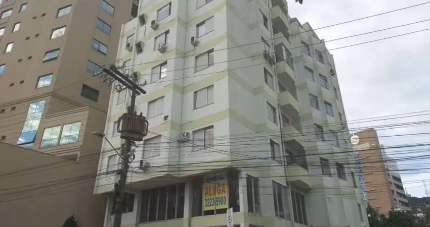 Apartamento à venda no Centro de Fpolis com 1 quarto, mobiliado e garagem.