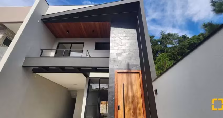 Linda Casa de 2 andares com 3 dormitórios