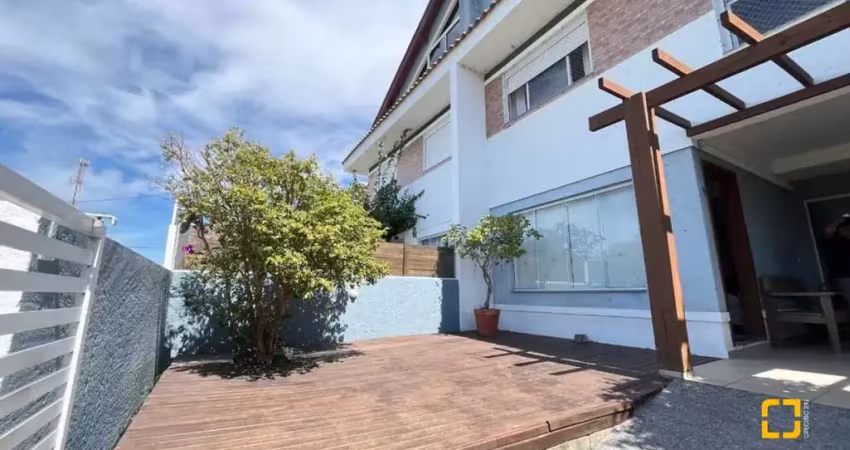 Casa à venda no balneário açores - 3 dormitórios (1 suíte) + sótão