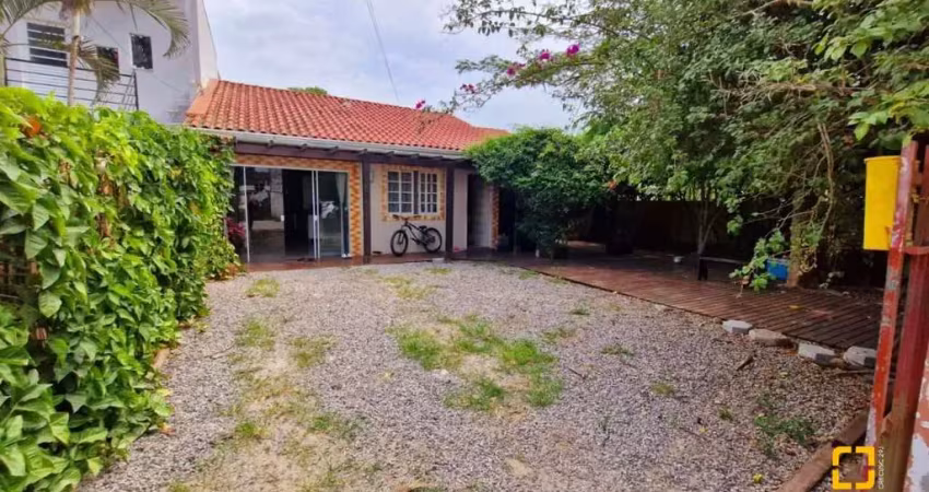 Seu refúgio de paz e natureza espera por você! casa com 3 quartos (1 suíte)